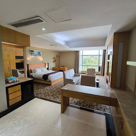 Meritz Hotel Мири Екстериор снимка