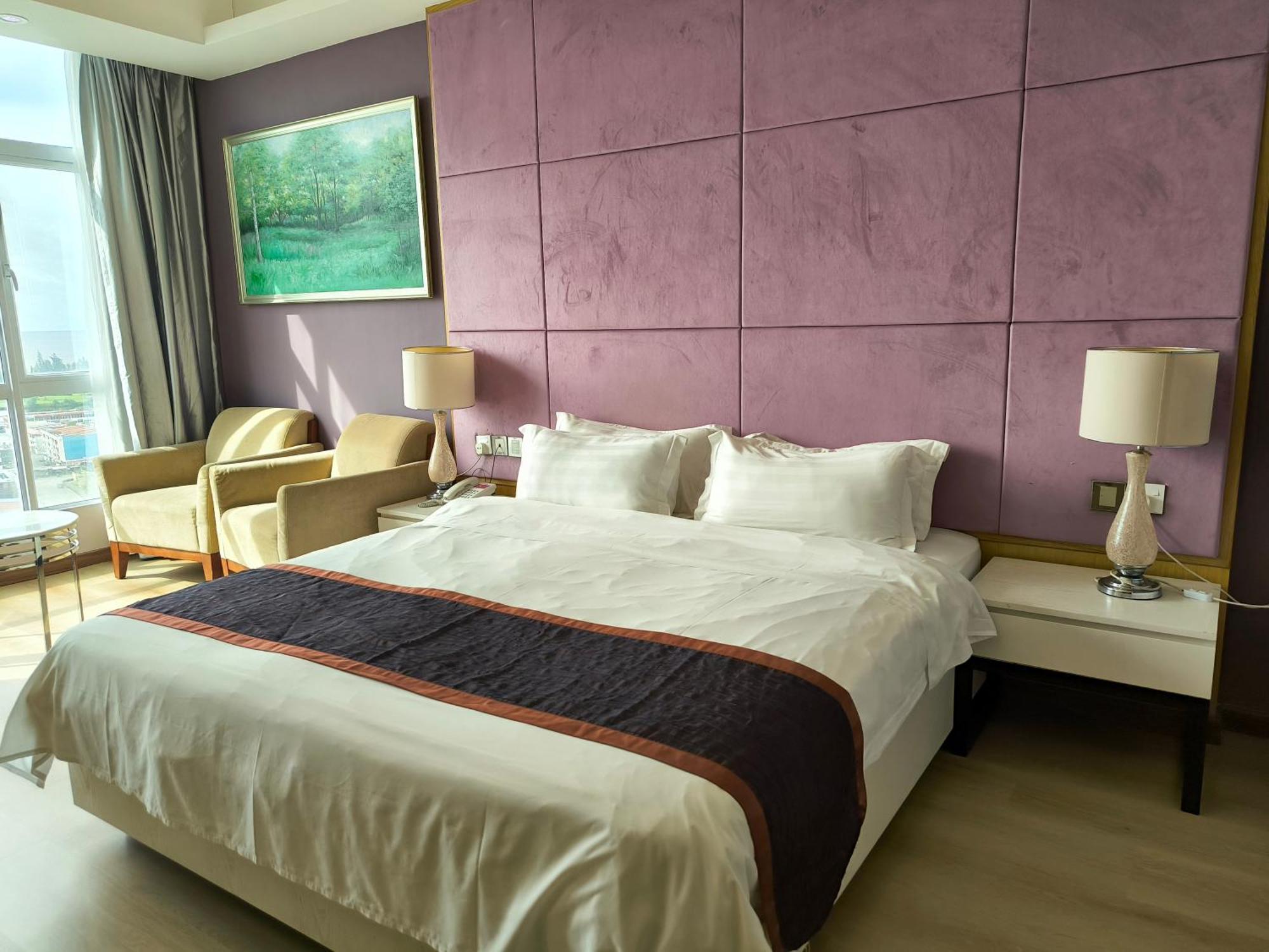 Meritz Hotel Мири Екстериор снимка