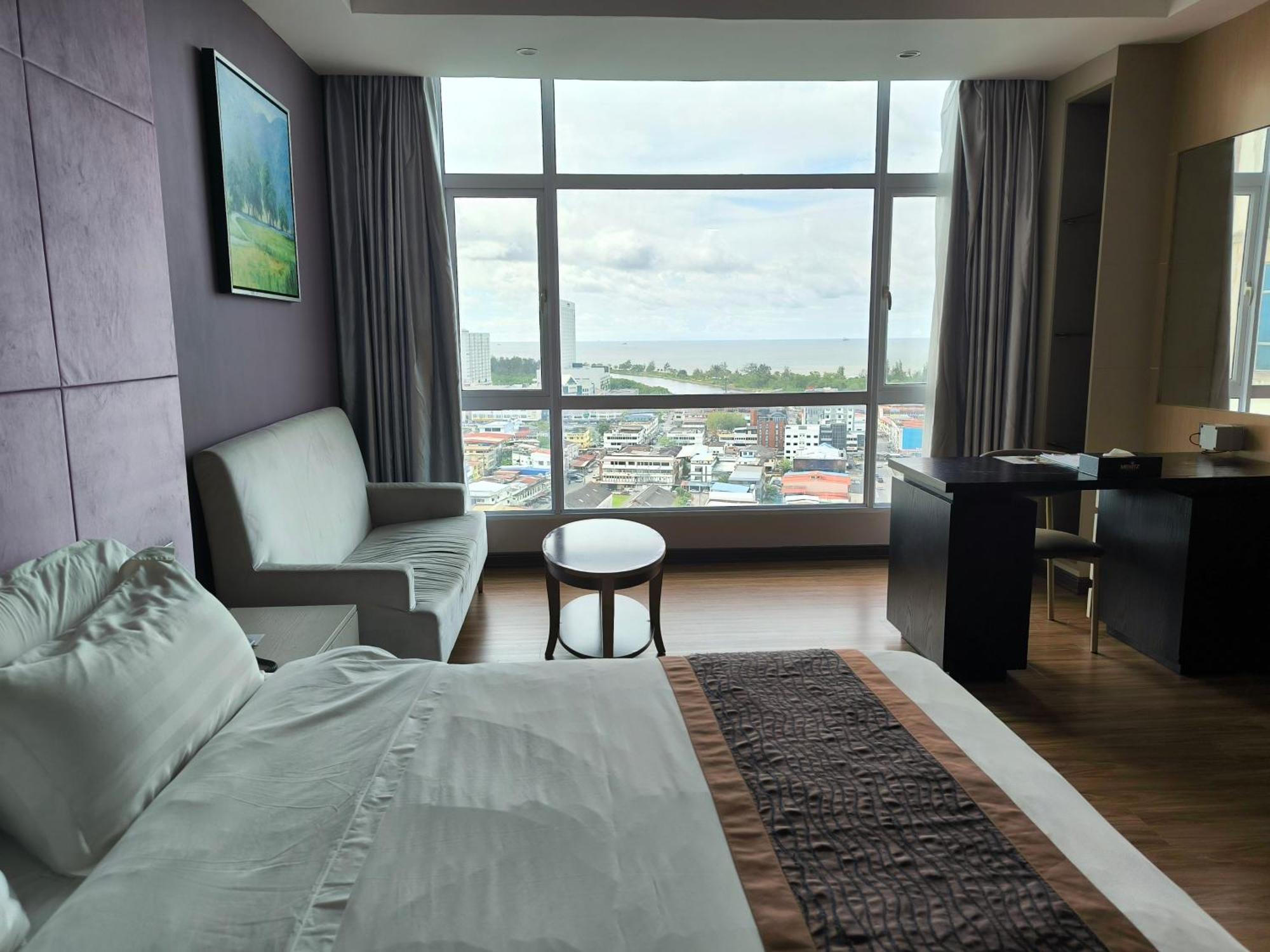 Meritz Hotel Мири Екстериор снимка