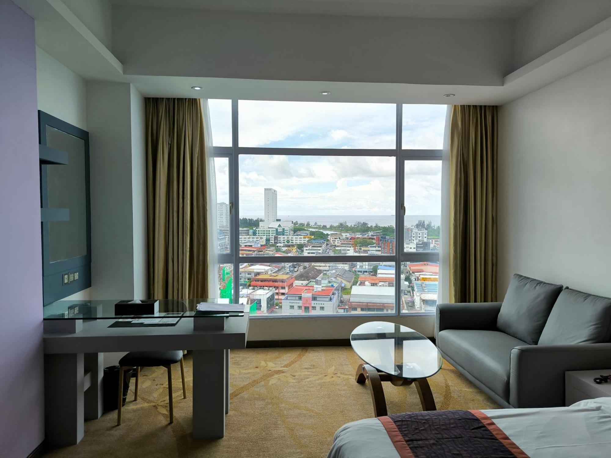 Meritz Hotel Мири Екстериор снимка