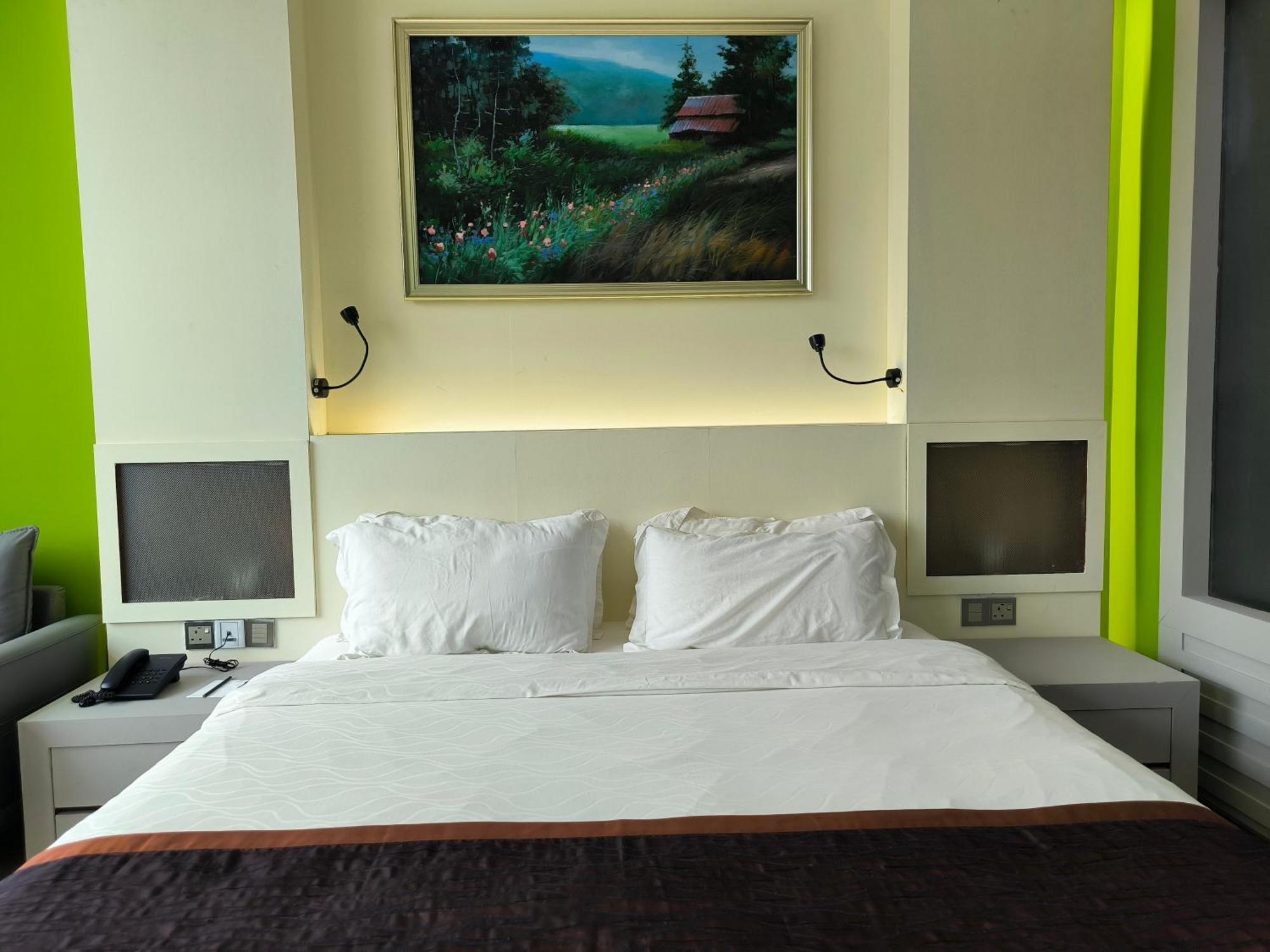 Meritz Hotel Мири Екстериор снимка