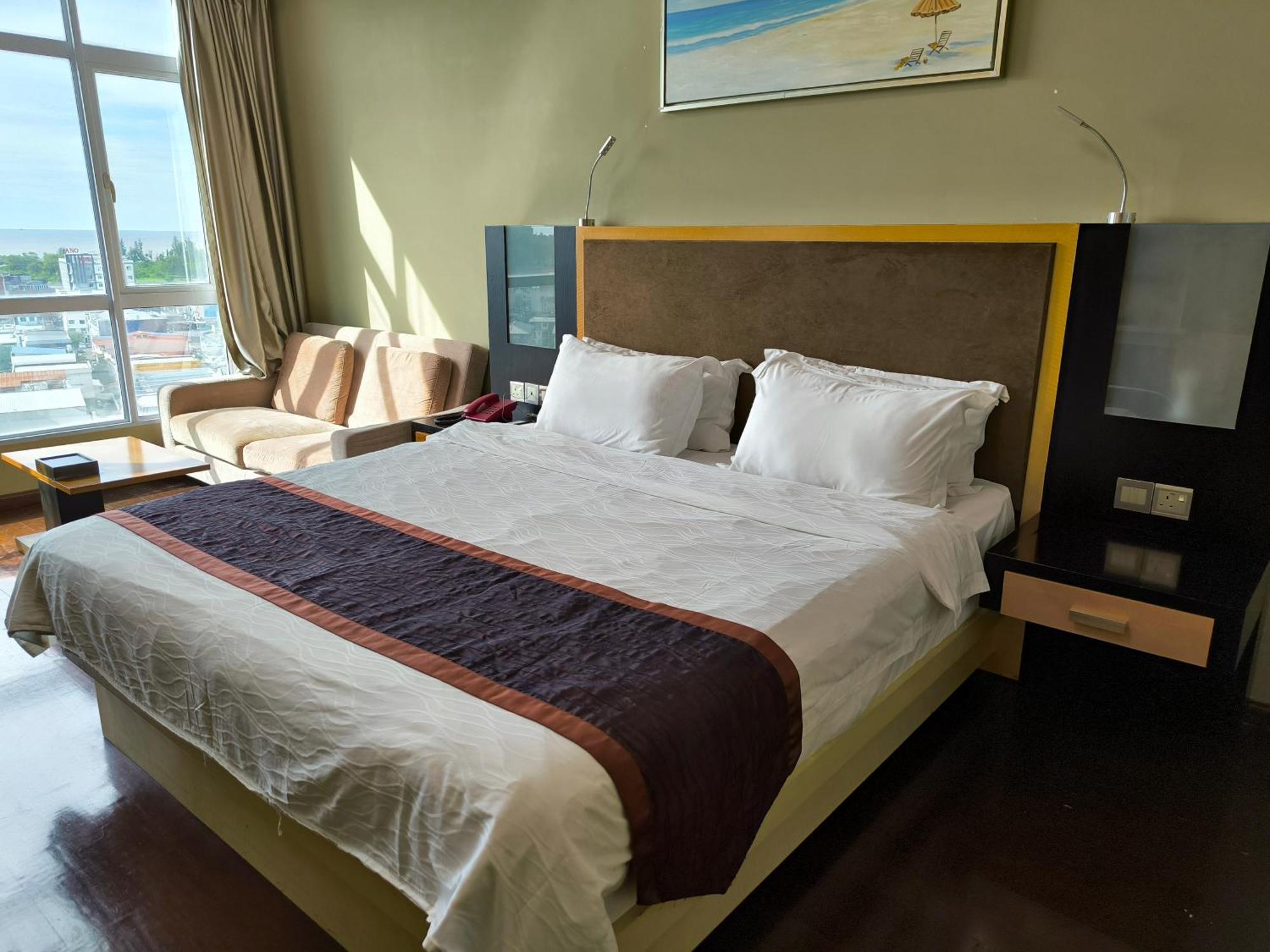 Meritz Hotel Мири Екстериор снимка