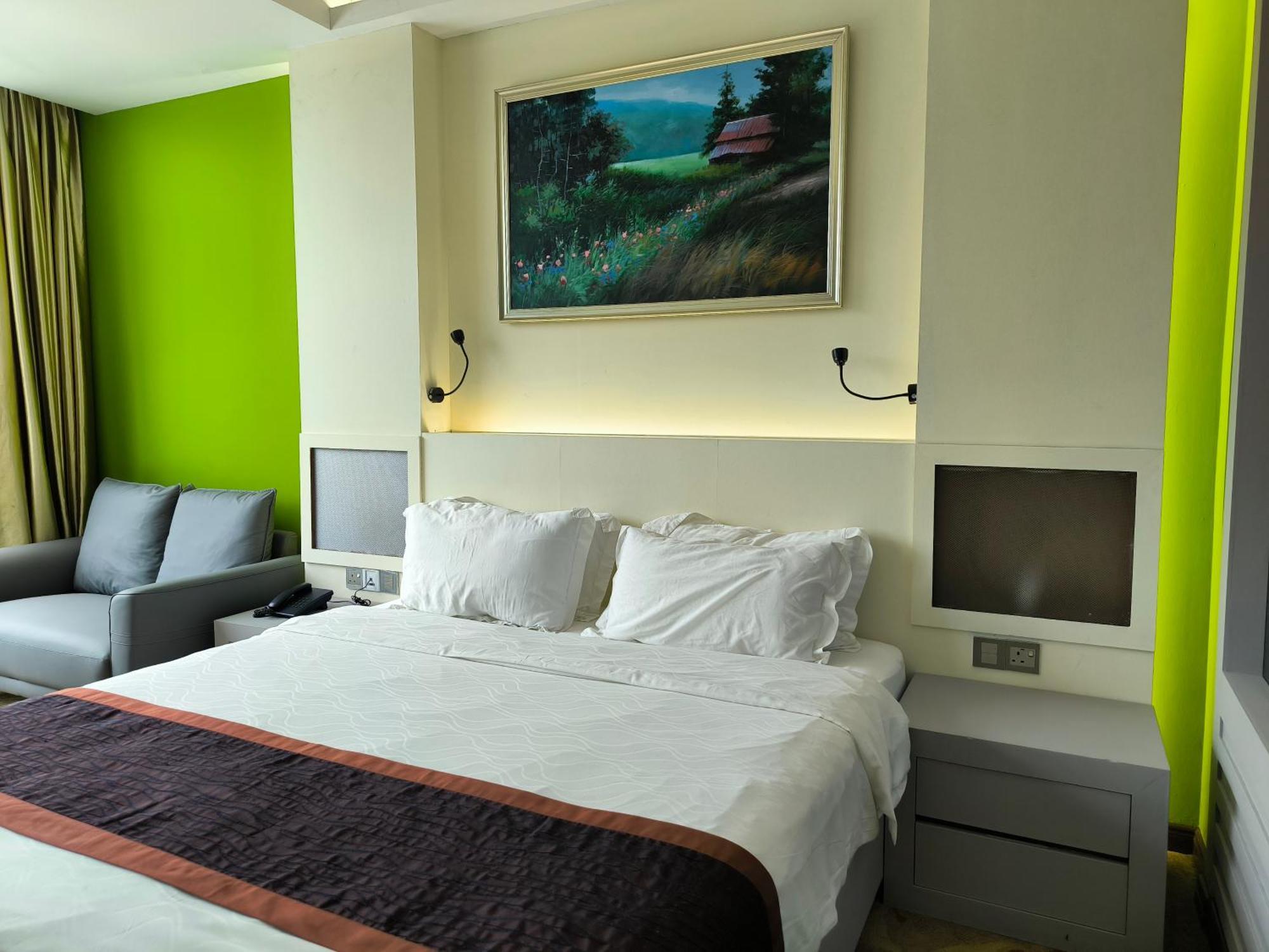 Meritz Hotel Мири Екстериор снимка