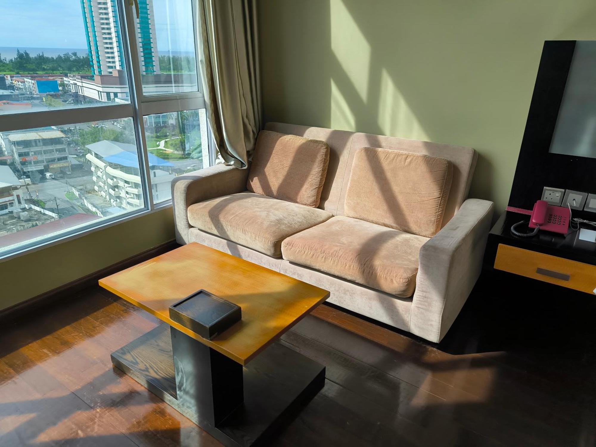 Meritz Hotel Мири Екстериор снимка