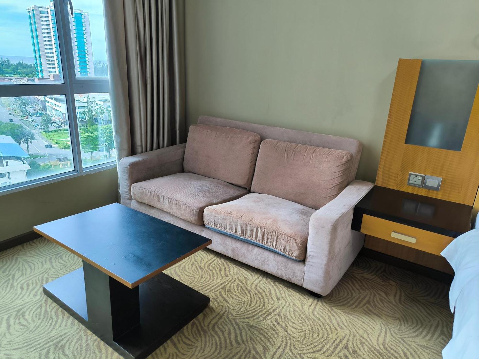 Meritz Hotel Мири Екстериор снимка