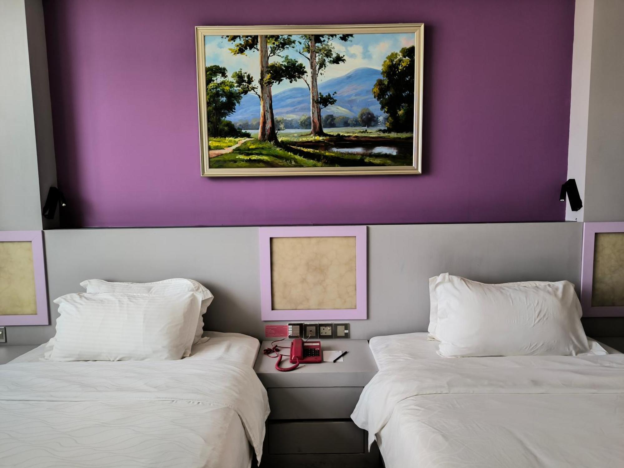 Meritz Hotel Мири Екстериор снимка