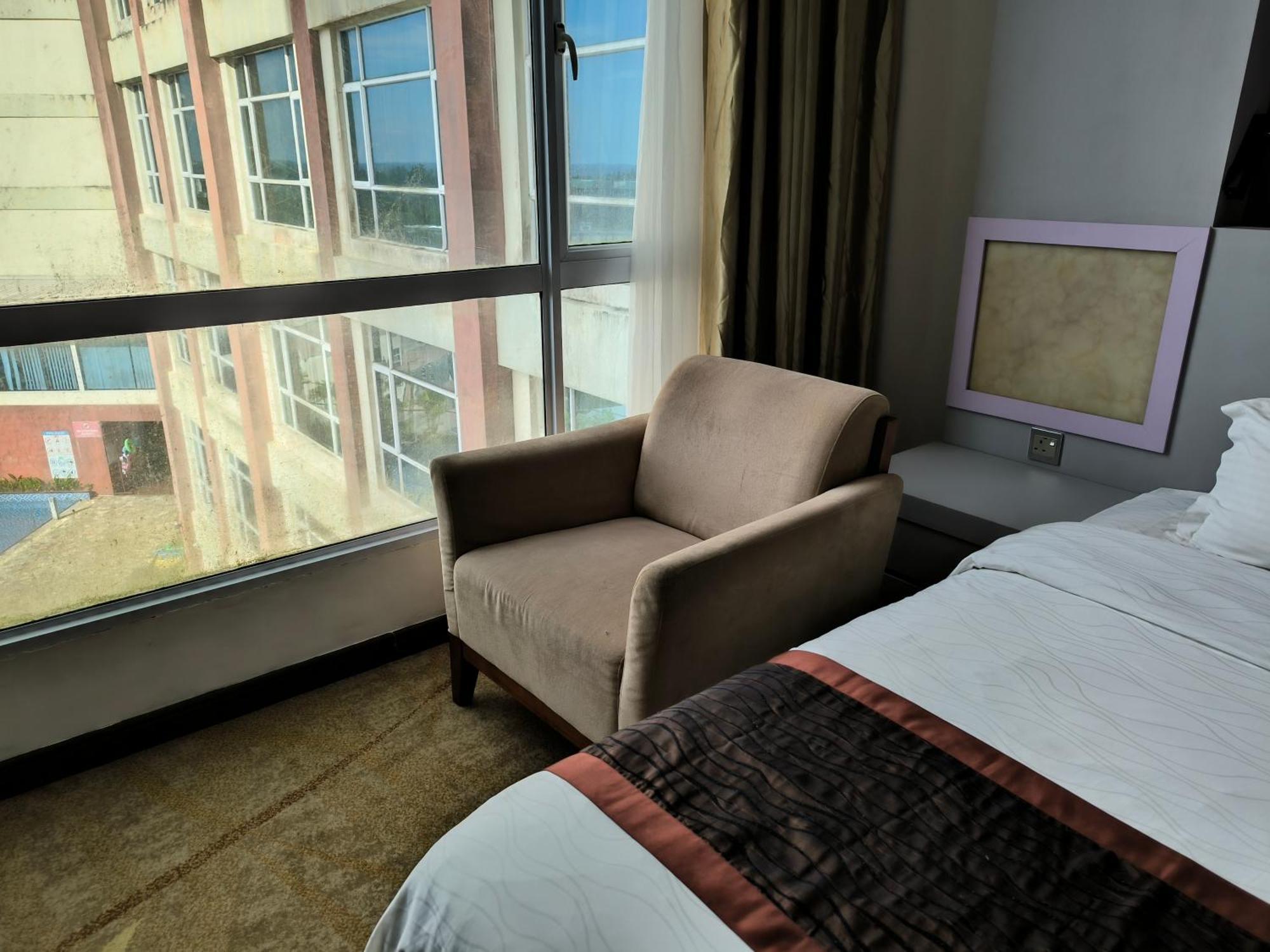 Meritz Hotel Мири Екстериор снимка