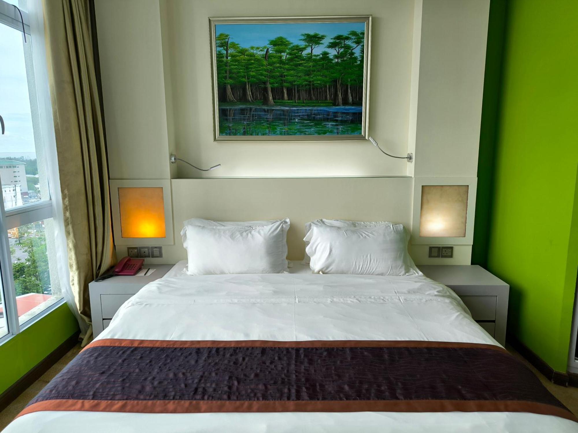 Meritz Hotel Мири Екстериор снимка