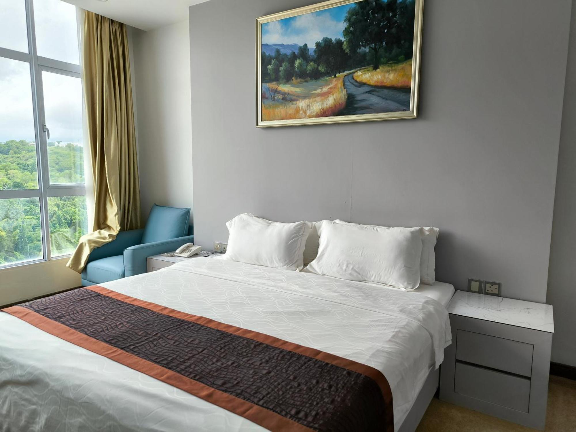 Meritz Hotel Мири Екстериор снимка