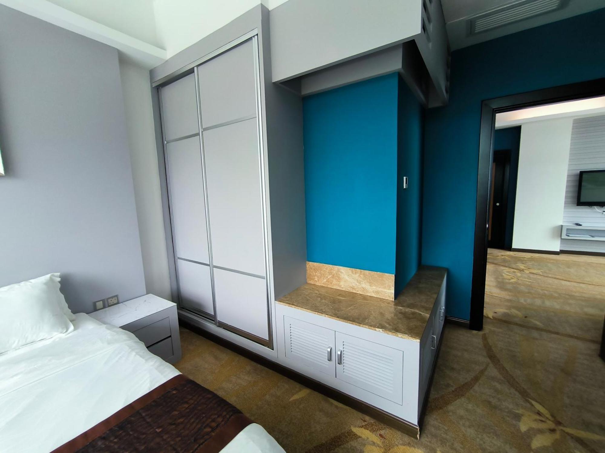 Meritz Hotel Мири Екстериор снимка