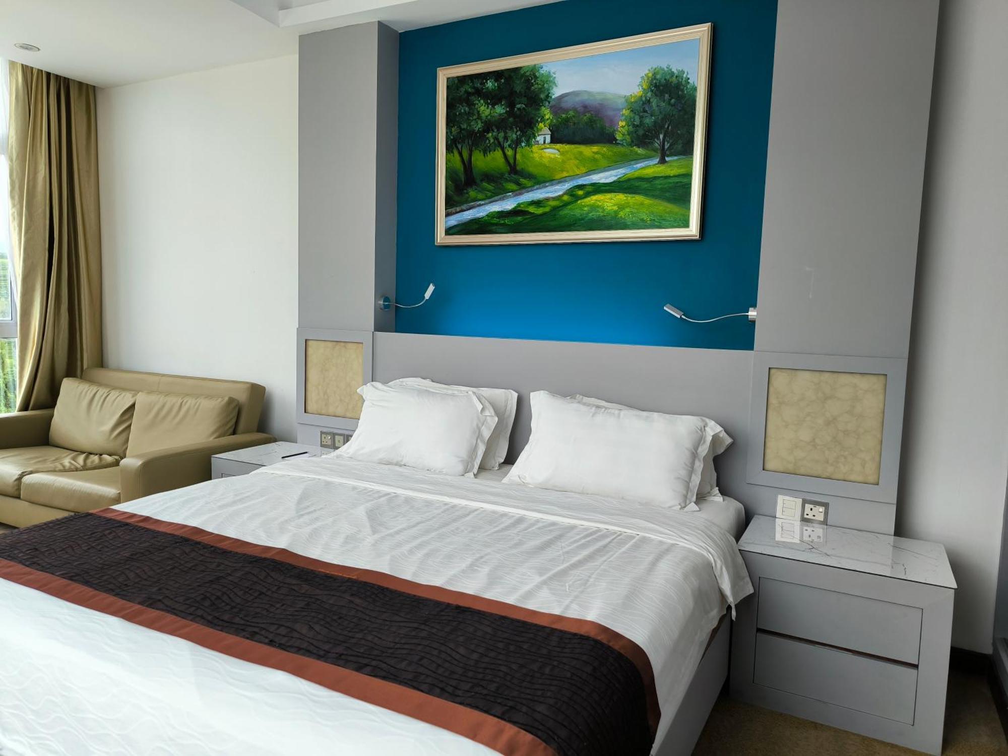 Meritz Hotel Мири Екстериор снимка