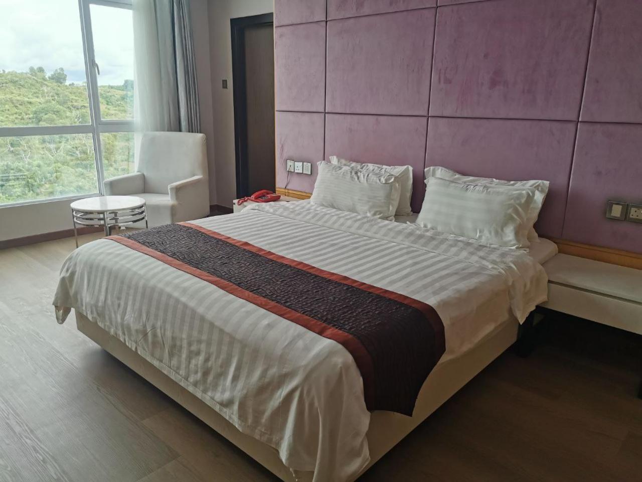 Meritz Hotel Мири Екстериор снимка