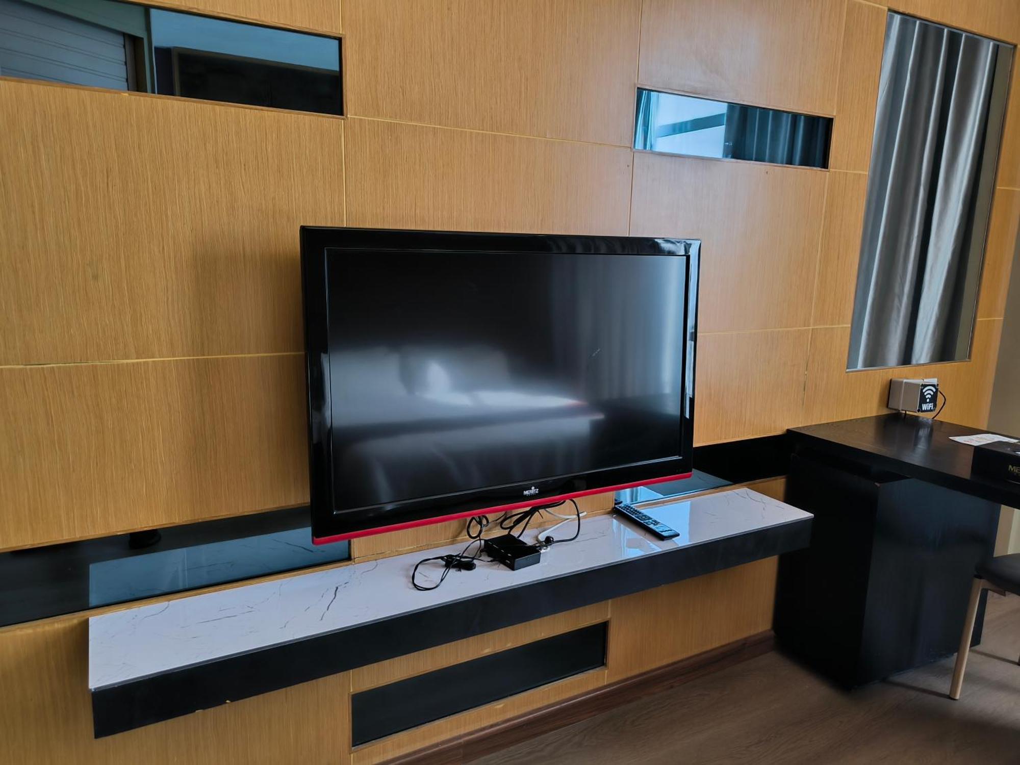 Meritz Hotel Мири Екстериор снимка