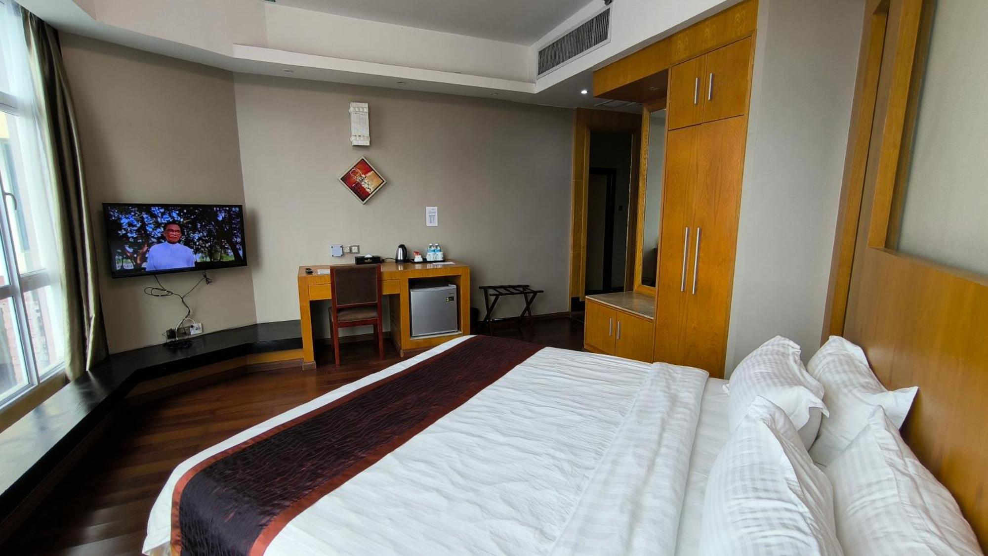 Meritz Hotel Мири Екстериор снимка
