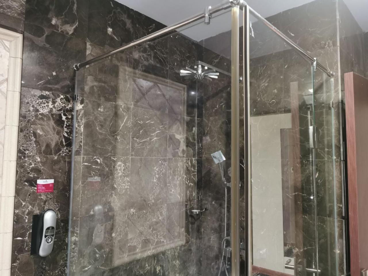 Meritz Hotel Мири Екстериор снимка