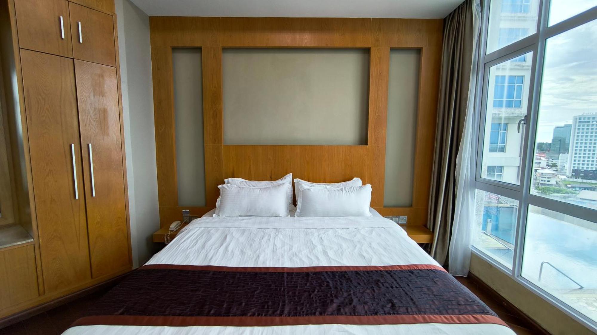 Meritz Hotel Мири Екстериор снимка