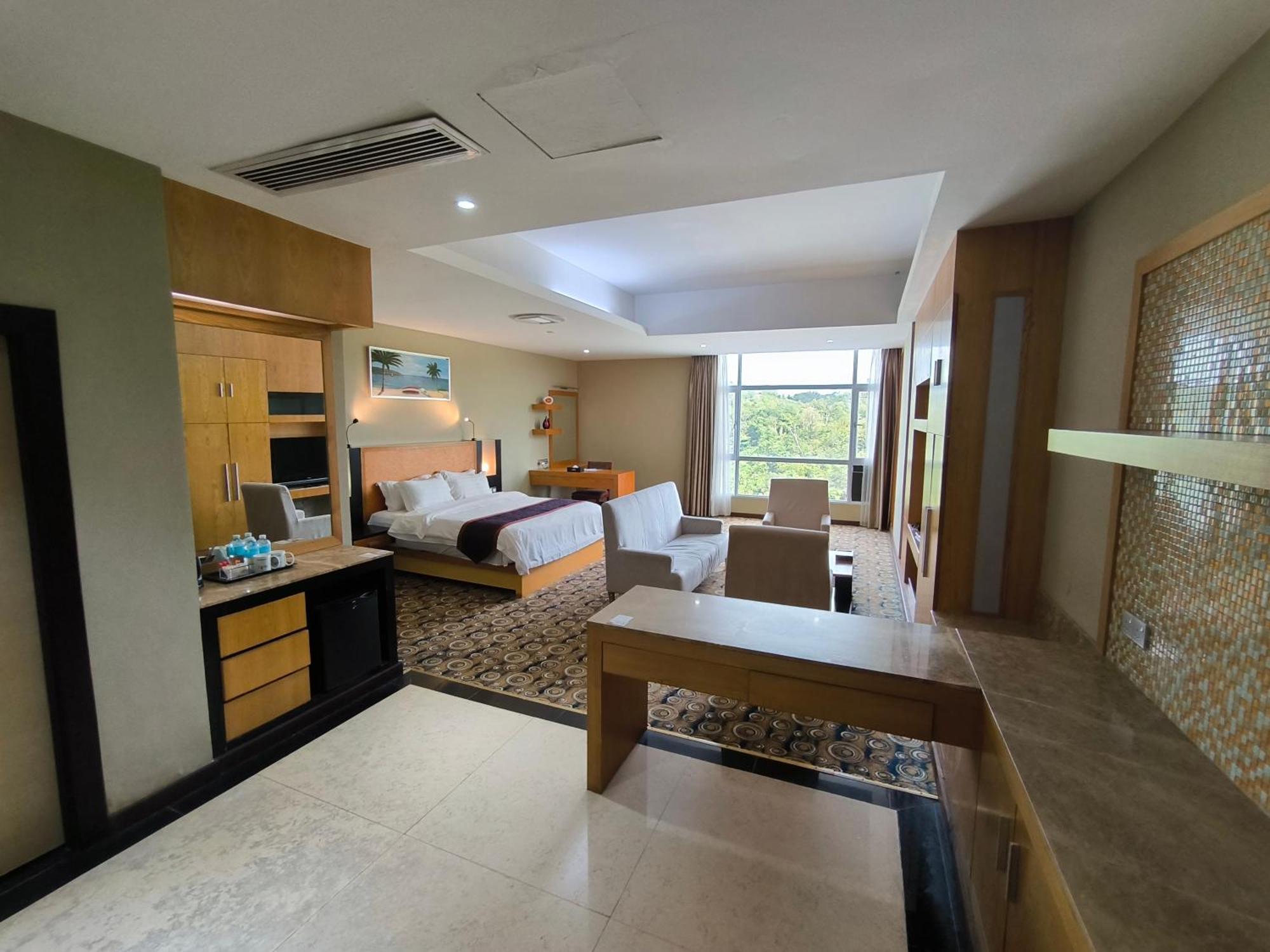 Meritz Hotel Мири Екстериор снимка
