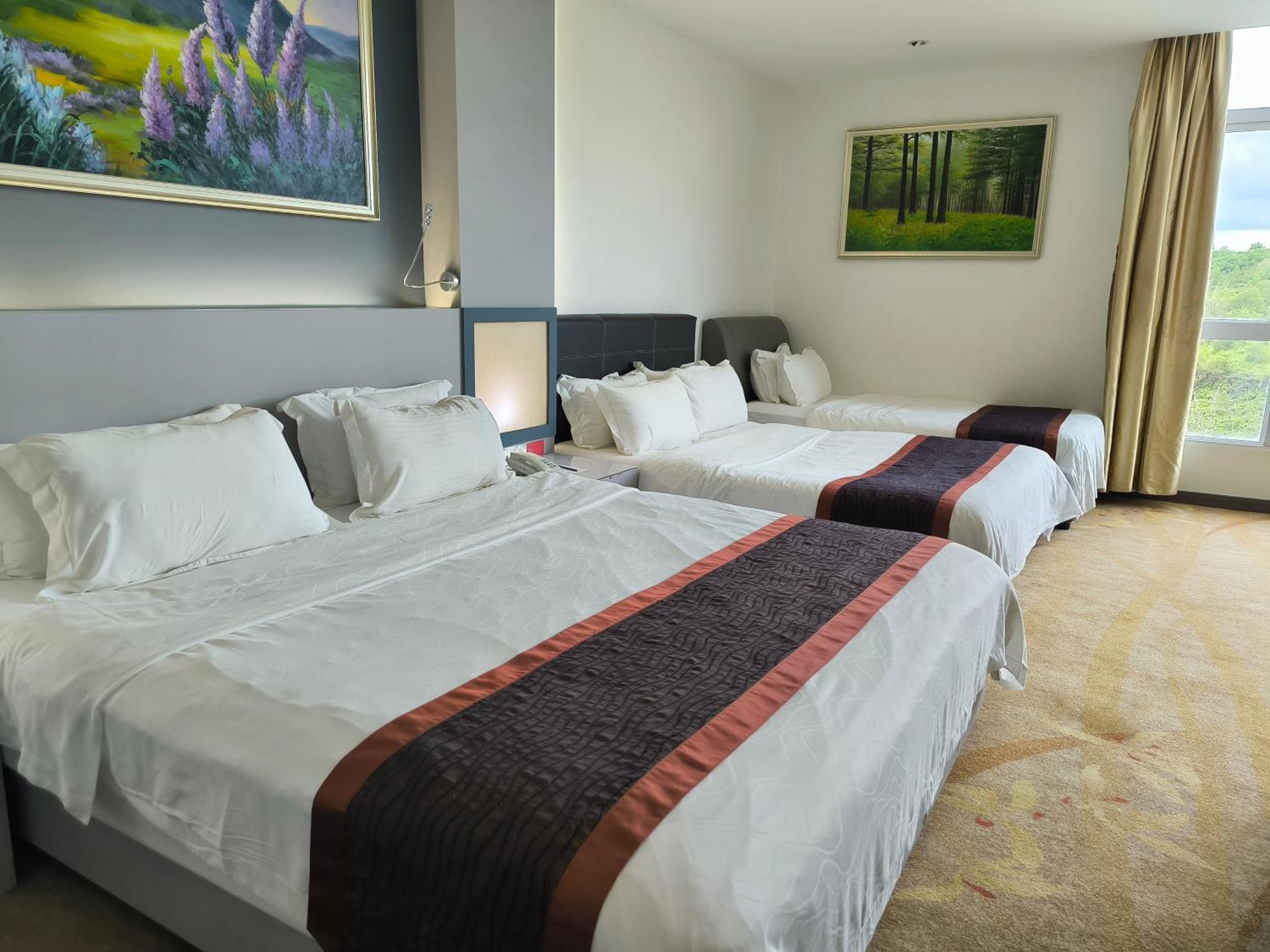 Meritz Hotel Мири Екстериор снимка