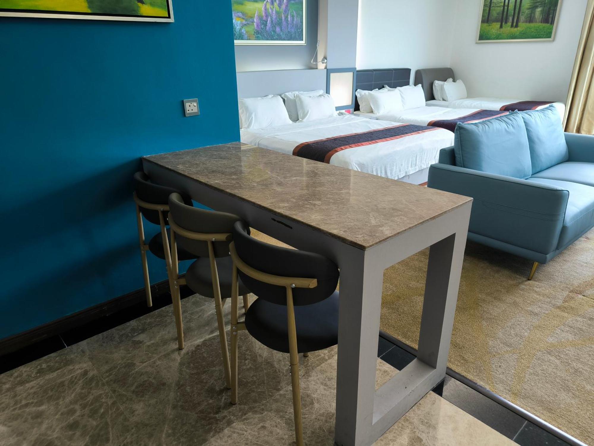 Meritz Hotel Мири Екстериор снимка