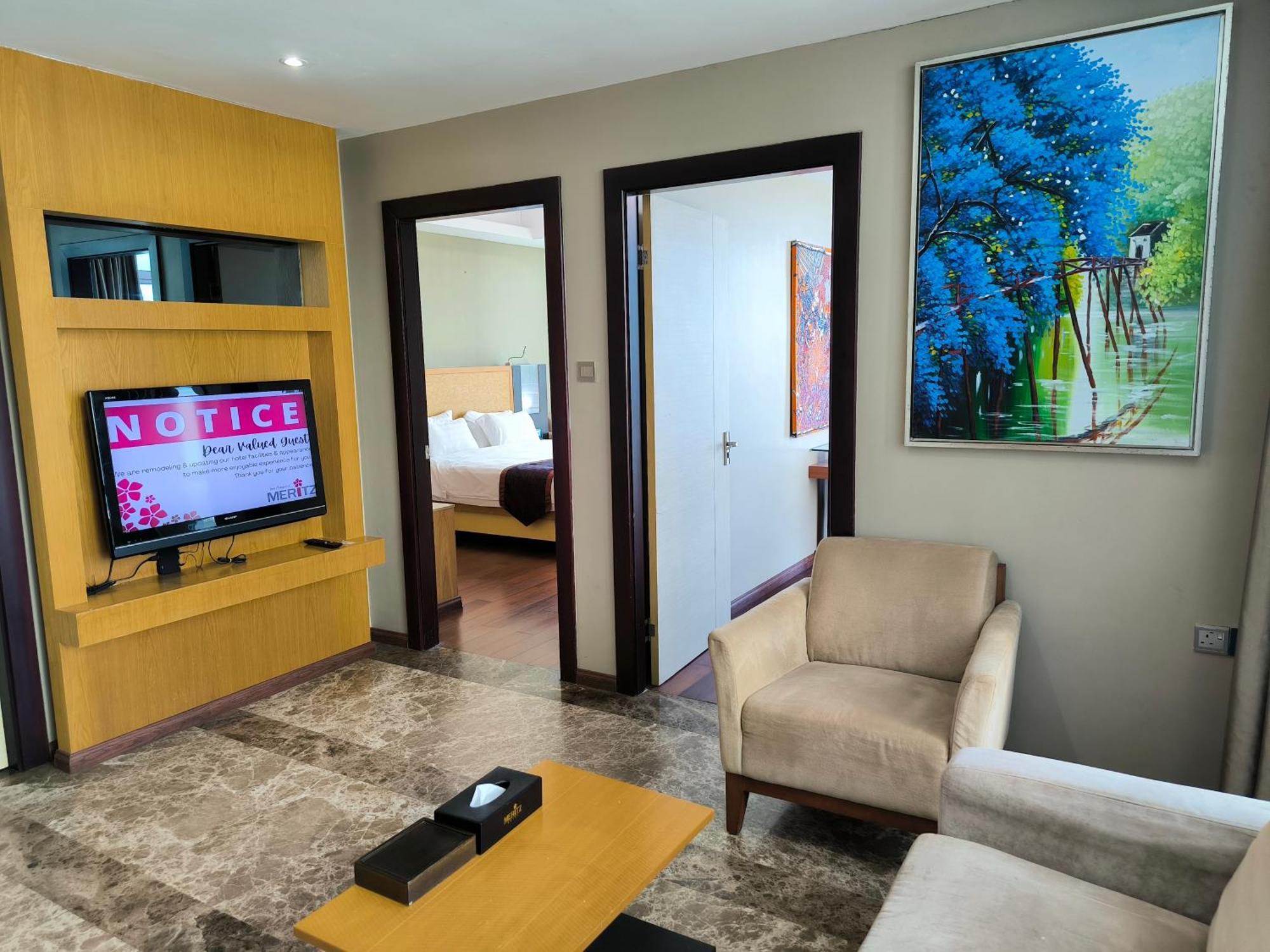 Meritz Hotel Мири Екстериор снимка