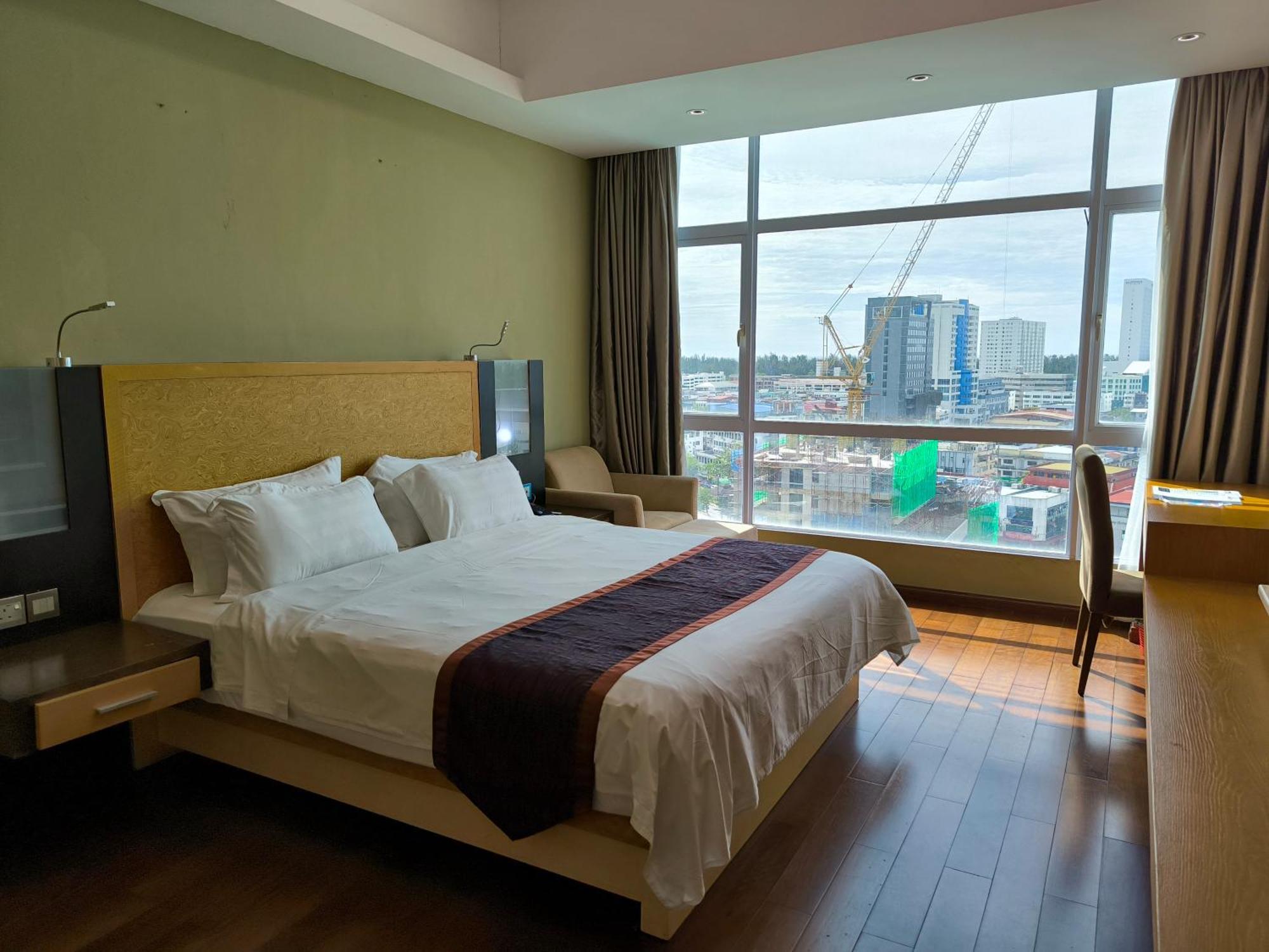 Meritz Hotel Мири Екстериор снимка