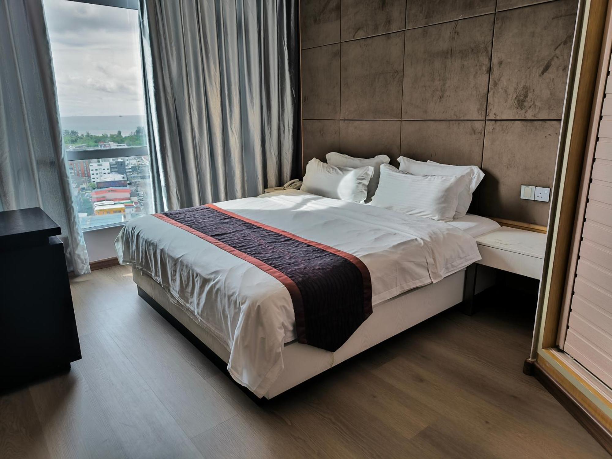 Meritz Hotel Мири Екстериор снимка