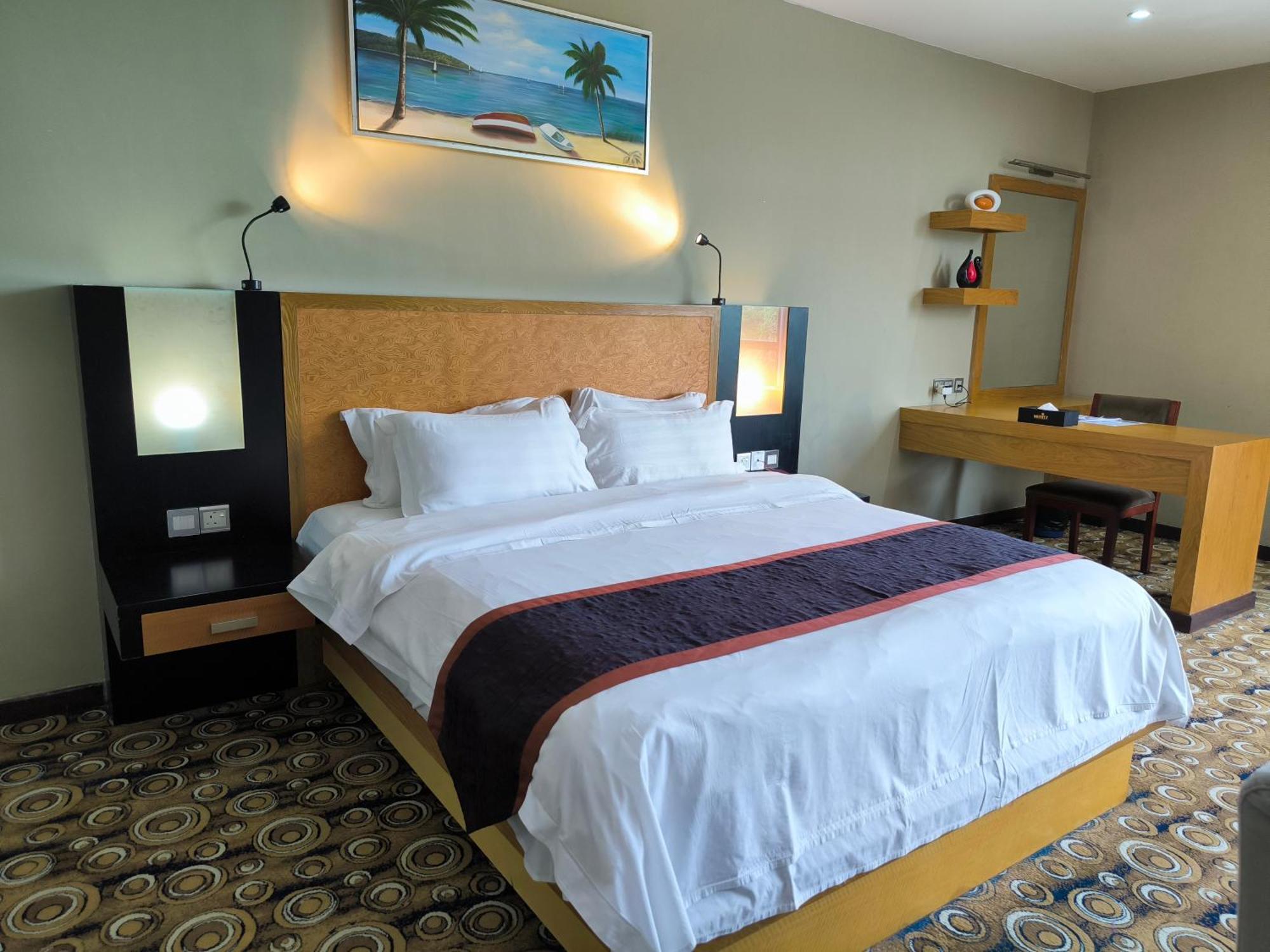 Meritz Hotel Мири Екстериор снимка