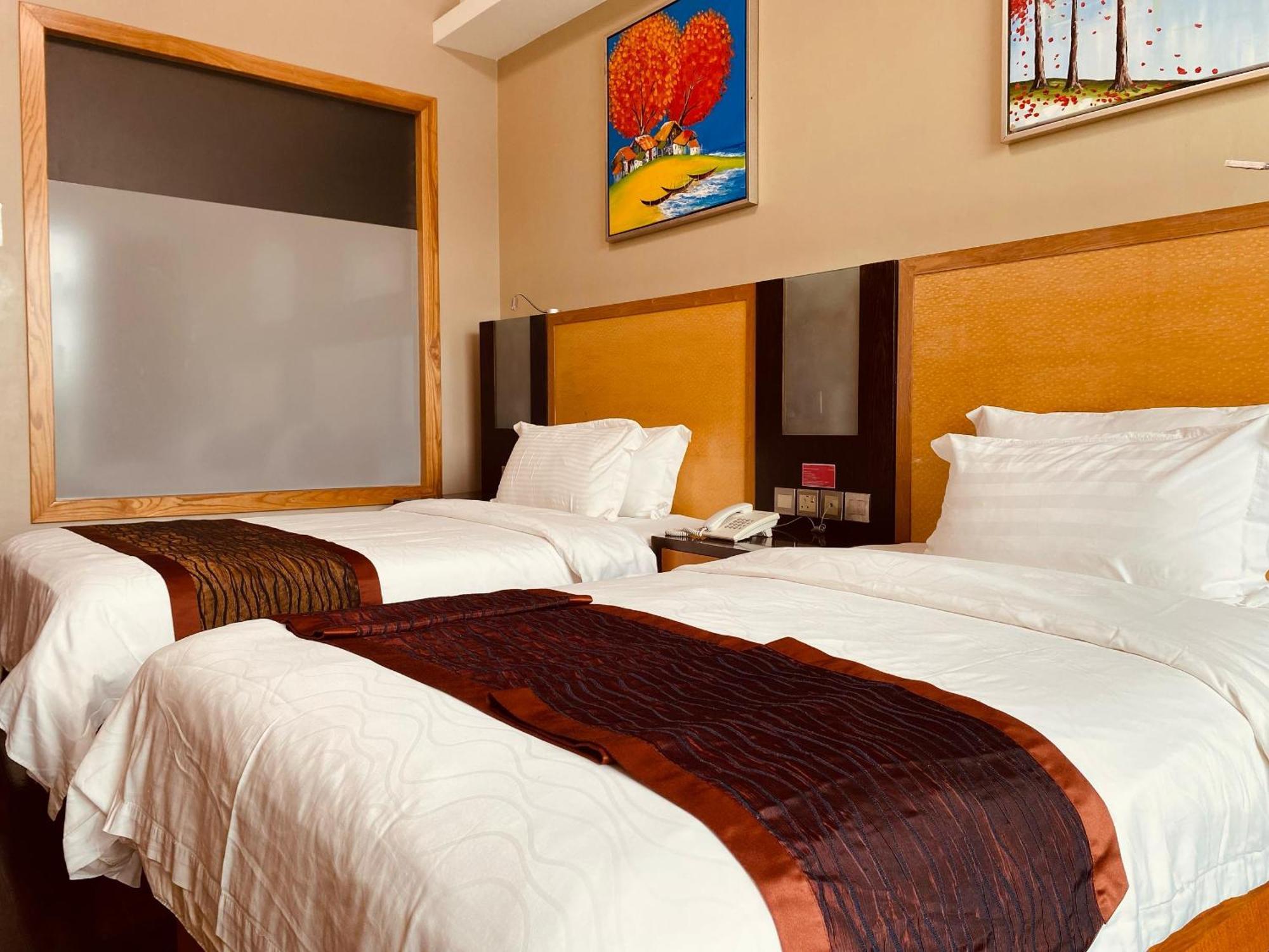 Meritz Hotel Мири Екстериор снимка