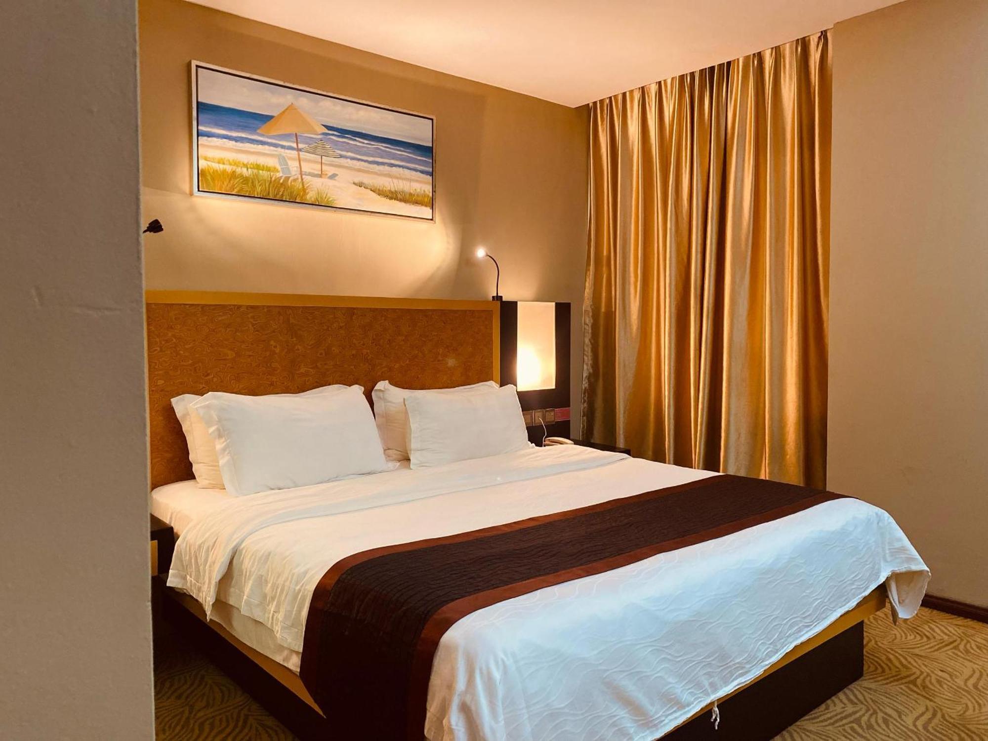 Meritz Hotel Мири Екстериор снимка