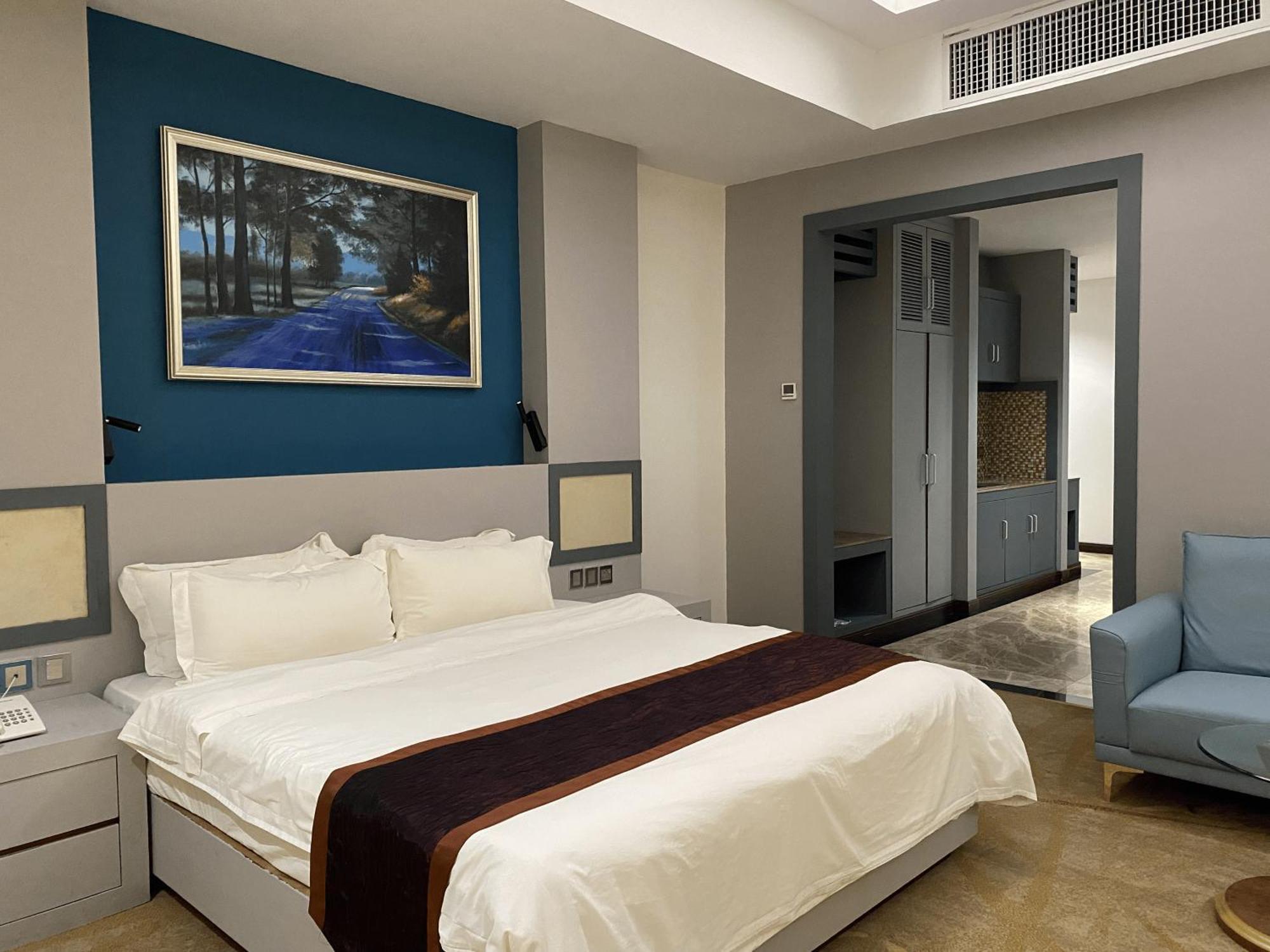 Meritz Hotel Мири Екстериор снимка